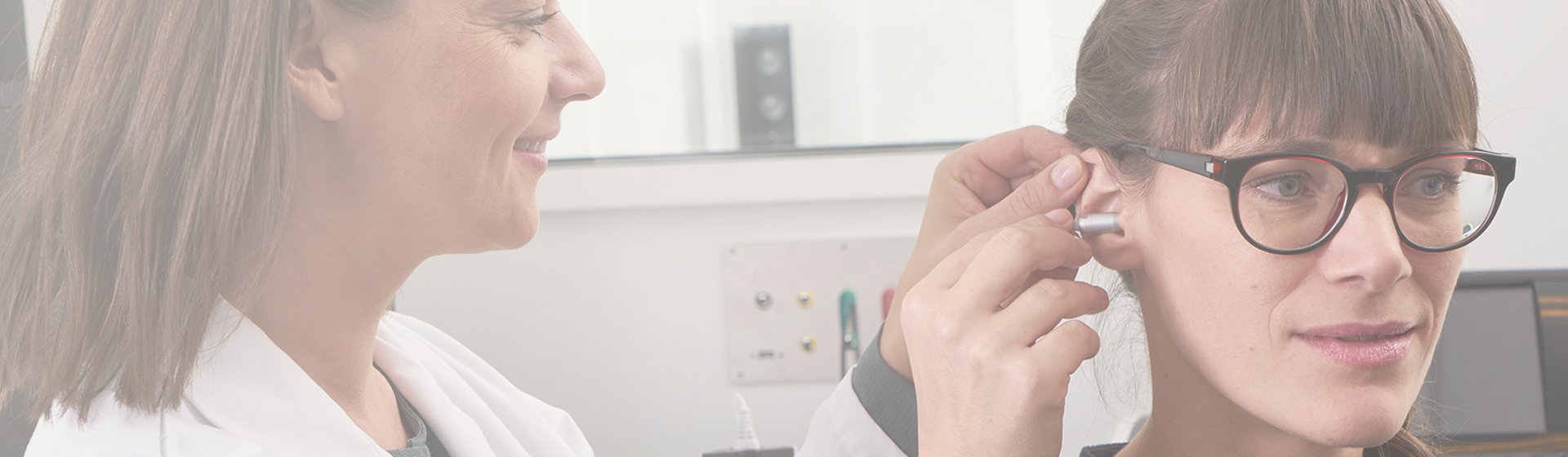 Woman from Diatec Diagnostics talking to a customer