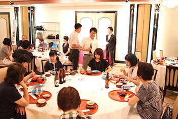夕食会の模様①