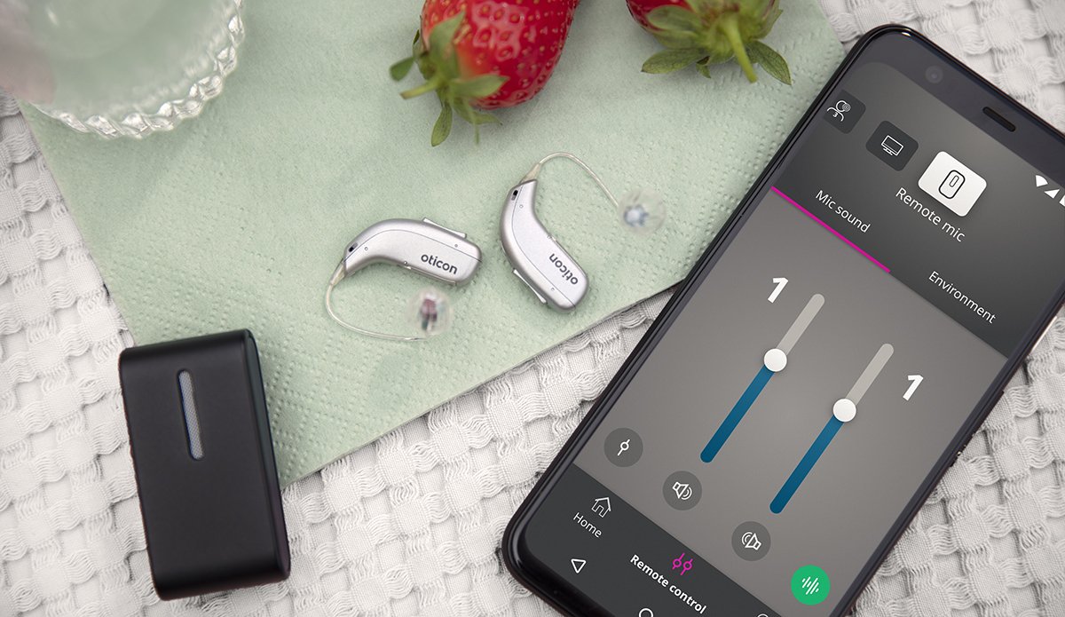 oticon_more_still_life_minirite_r_connectclip_and_google_pixel
